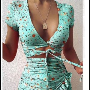 Yiliadress Selena Vneck Printed Wrap Dress